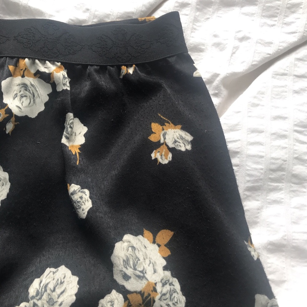 Zara Basic Collection Rose Print Black Trousers. - image 3